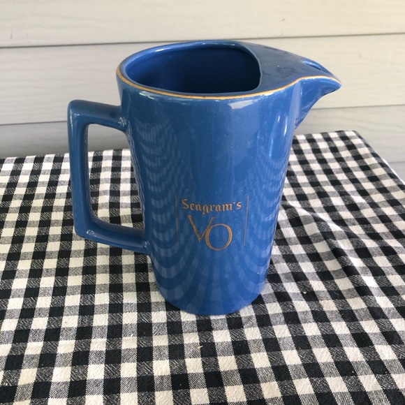 Vintage Seagram’s Whiskey Pitcher - Picture 4 of 5